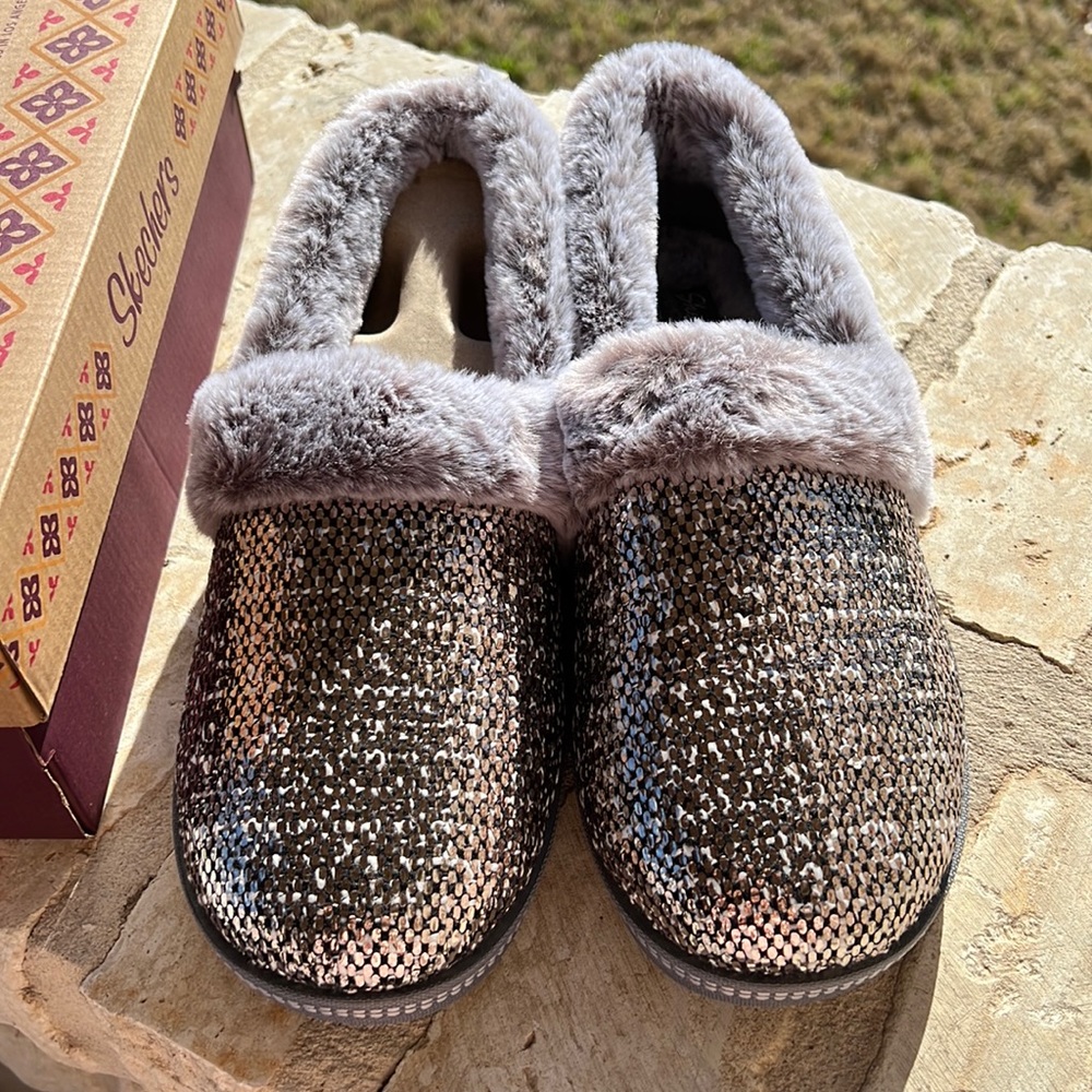 NEW Skechers Women’s Cozy Campfire Dream Glam Pewter Slippers, Size 11 W… - Picture 6 of 13